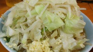 ラーメン二郎 新橋-虎ノ門ヒルズの足元