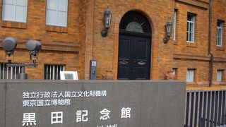 黒田清輝氏の遺言によって建てられた記念館