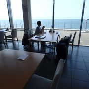 富山湾を一望できるオシャレなレストラン。ホタルイカが美味しい！