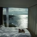 ベッドから海が見えます