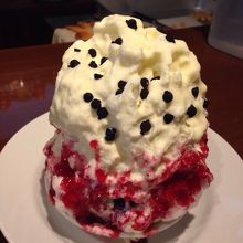 レアチーズ　レモンとミックスベリーのソース（ミニ　850円）