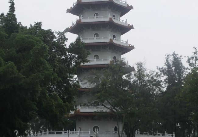 イヴリーヌにひっそりと佇む珍しい中国庭園、ジャルダン・イーリ