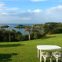 部屋から裏庭のほうに見える海が好きだったなぁ。