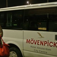 このバンで送迎してもらいます