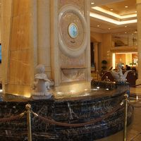 ロビー。なんかよくわかりませんがゴージャスな雰囲気です。