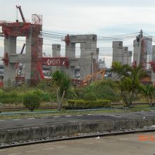 新たなバンスー駅は、３階建の建物の３階に入る予定です。