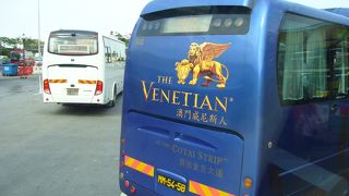 入口は大混雑だが、カジノは小混雑です！