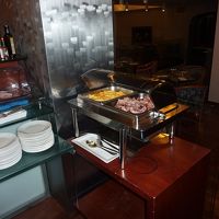 朝食はハム類は豊富でした