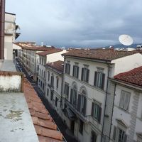 部屋の窓から見えるフィレンツェの街並みです