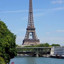 ビル・アケム橋とエッフェル塔