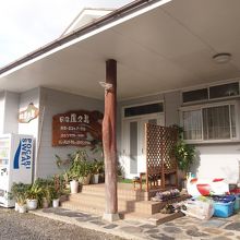 白い建物です