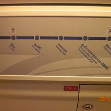 ルンピニ駅が、地下鉄車内の案内板に載っています。