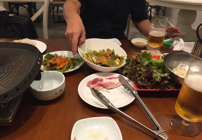 若い人向けの韓国料理屋