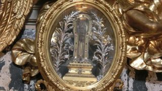 ザビエルの右手が保存されています。