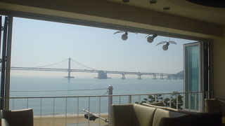 コーヒー通りにある景色のよいカフェ