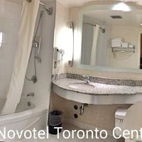 バスルームは近代的Novotelスタンダード