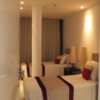 ベッドルーム　ツインとダブルの２部屋。