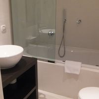 バスタブも広い。お湯がぬるかった。