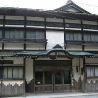 昭和初期の湯宿建築の建物が雰囲気があって良い