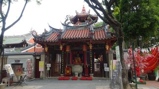 シンガポールで一番古い寺院。