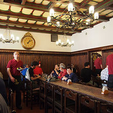 かなりの有名店なのでたくさんの観光客がいました。