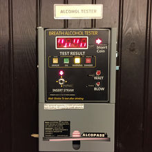 アルコールテスターという機械がありました。