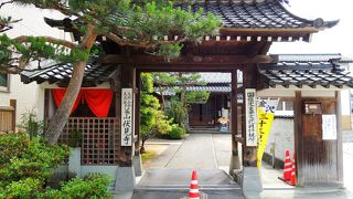 門内に延命地蔵様が・・