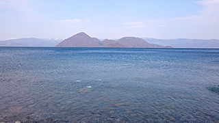 ほぼ円形のカルデラ湖