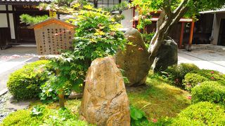 風神雷神のある門をくぐると芭蕉句碑が