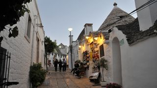 お土産屋が並ぶ