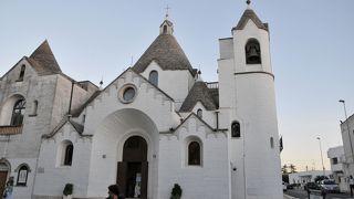 トゥルッリの教会
