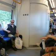 食堂車もありますね．駅はどこも使いやすいです．