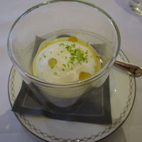 デザート：レモンタルト。