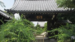 銃弾跡が・・・