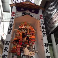 待機している山車（ホテルの周辺で）