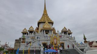 黄金仏で有名なお寺