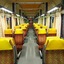 車内はこのような広いスペースと個室が選べました。