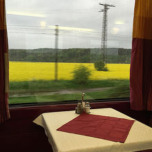 食堂車は素敵な空間