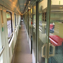 廊下。世界の車窓からの番組っぽいです