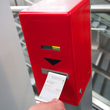 こちらの機械に入れて打刻します