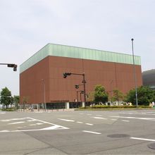 外観はシンプルかつ威風堂々としています。