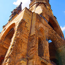 歴史を感じずにはいられない建物。