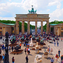 第二次世界大戦中はほとんど廃墟のように放置されていました。