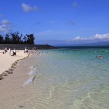 古宇利大橋の左右共にビーチです
