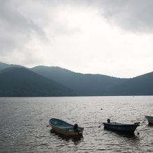 対岸には観光施設は何もありません