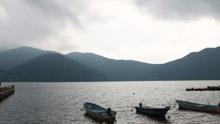 静と動、２つの顔を持つ湖