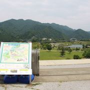 ダム湖なのに湖畔があります