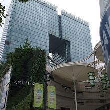 隣はユニクロ系のGUです。