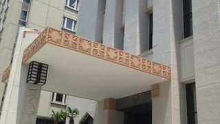 戦前に竣工した歴史的建造物です。