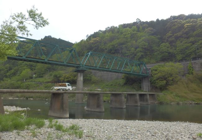 橋の上には線路